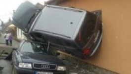 Szokatlanul parkolt le egy kisbusz Marosvásárhelyen