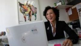 Mesés vagyont kap az a férfi, aki elcsábítja a mágnás leszbikus lányát