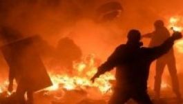 Éjszaka is rohamoztak Kijevben a tüntetők