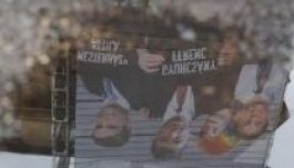 Megtilthatják a plakátolást a budapesti hidakon, fákon