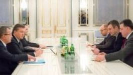 Új törvényeket ígért az ukrán kormány a tüntetőknek