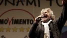 Csokipénzzel dobálták az olasz parlamentben a kormánypártiakat