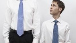 A mélynövésűek hajlamosabbak a paranoiára, többet szoronganak