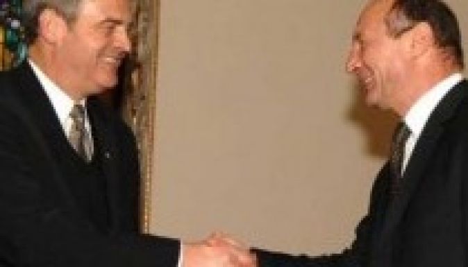 Băsescu egyelőre nem foglal állást Tőkés kitüntetéséről