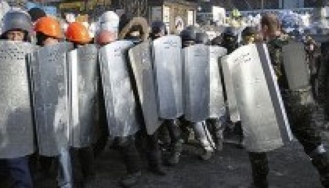 A kijevi kormány támogatói és ellenzői is hadsereget szerveznek