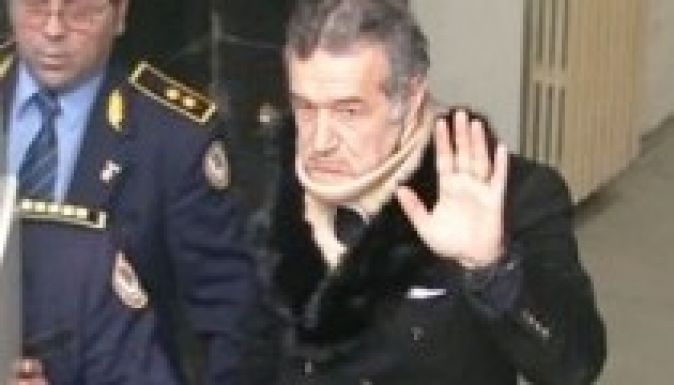 Nem műthetik meg külföldön Gigi Becalit