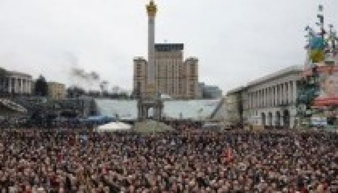 Nem mond le Janukovics – kettészakad Ukrajna?