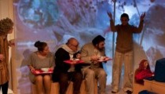 Nagyváradon vendégszerepel a Kire ütött ez a gyerek? kamasz-előadás