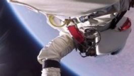Soha nem látott felvételek Baumgartner  hajmeresztő ugrásáról (VIDEÓ)