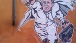 Eltüntették Ferenc pápát egy római lakóház faláról