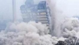 Pillanatok alatt omlott össze a frankfurti toronyház (VIDEÓ)