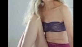 Így néz ki a csipkebugyi egy hatvan feletti nőn