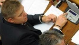 Ismét megbuktatnák Robert Ficót a szlovák ellenzéki pártok