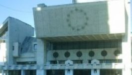 Rendhagyó színházi bemutató Szatmárnémetiben