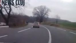 Ámokfutó autóst filmeztek le egy Kolozs megyei országúton (VIDEÓ)
