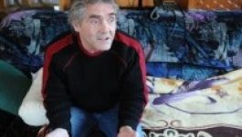 Betörtek a hajléktalan lottómilliomos lakásába