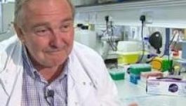 Az e-cigihez hasonló alkoholpótló szeren dolgozik egy professzor