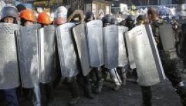 A kijevi kormány támogatói és ellenzői is hadsereget szerveznek