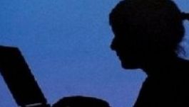 Meztelen fotókat tett fel magáról Facebookra egy kolozsvári diáklány