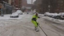 Már snowboarddal közlekednek New Yorkban (VIDEÓ)