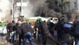 Kijevben menekülnek a kormánypárti képviselők a parlamentből