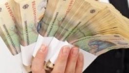 Felére csökkentik a horribilis béreket a pénzügyfelügyetnél