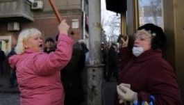 A rohamrendőrök a Majdan barikádjait ostromolják (GALÉRIA)