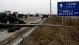 Feloldották néhány lezárt ukrán határátkelő blokádját