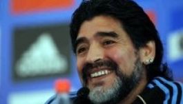 Maradona 53 évesen visszatérne a pályára