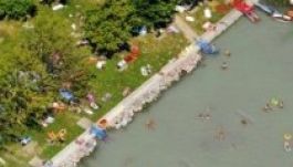 Fövenyesített Balaton-parton nyaralhatunk az idén