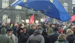 Ukrán mintára tüntettek Izlandon is