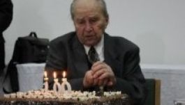 Tömeg köszöntötte a százéves Cs. Erdős Tibort