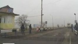 Gépfegyveresek ellenőrzik a Krím-félsziget bejáratát