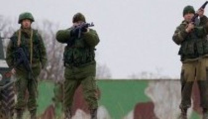 „A Krímben lévő egyenruhásoknak semmi közük az orosz hadsereghez”