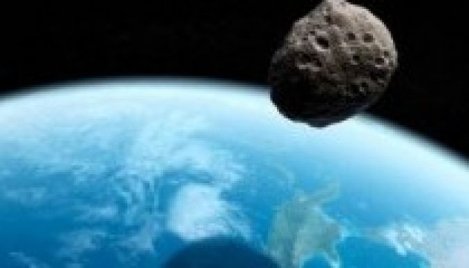 Egy autóbusz nagyságú aszteroida száguld el a Föld mellett