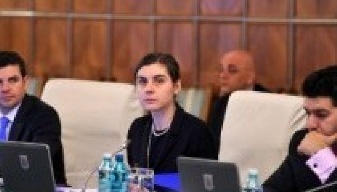 A kormány a bevételektől teszi függővé adópolitikai ígéreteit