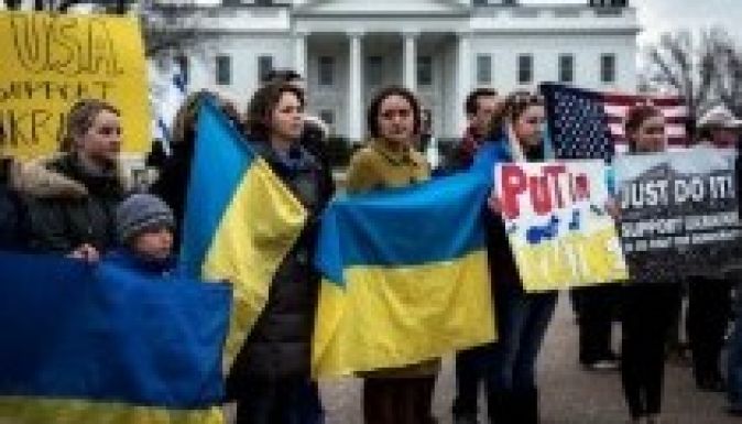 Ukrán nőket hurcoltak el fegyveresek a Krímben