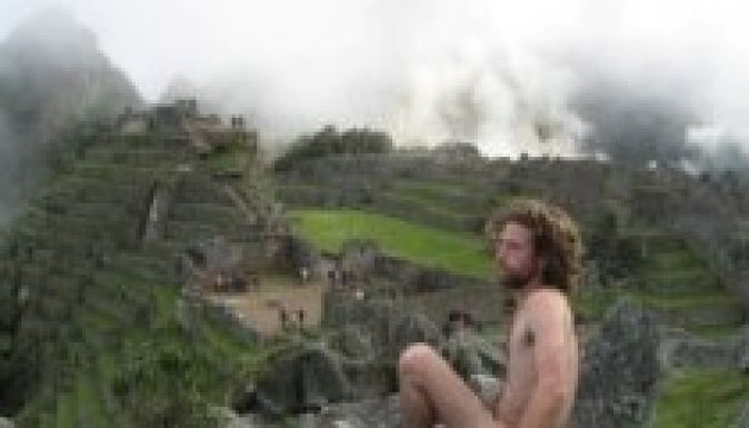 Perunak elege van a meztelenül fotózkodó turistákból