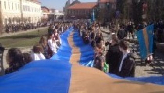 „Itthon vagyunk” - zengett Sepsiszentgyörgy főtere (GALÉRIA)