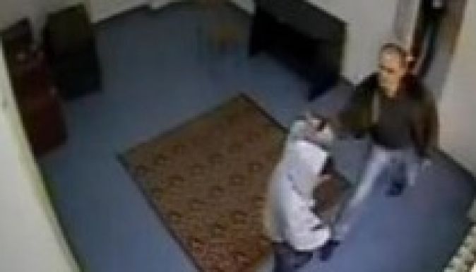 Ököllel vert egy lányt a Piatra Neamţ-i rendőrparancsnok