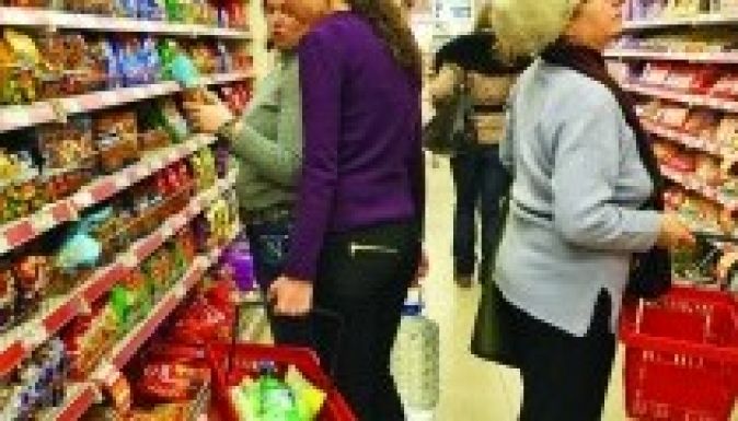 Nem született döntés a hipermarketek hétvégi bezárásáról