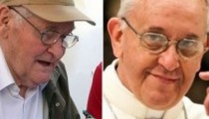 Kányádi Sándor személyesen adta át egyik művét Ferenc pápának