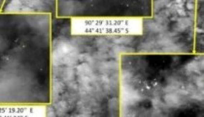 Több száz roncsdarab lebeg az Indiai-óceánon