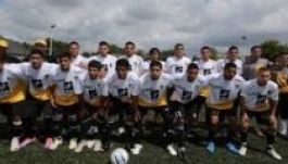 Labdába rúgott Ferenc pápa focicsapata Argentínában