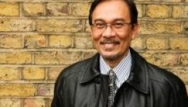 Szodómia miatt ítélték el a maláj ellenzék vezetőjét