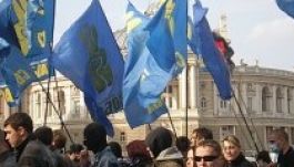 A kárpátaljai magyaroknak „udvarolnak” az ukrán nacionalisták