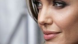 Vajon mijét vágatja le, veteti ki most Angelina Jolie?