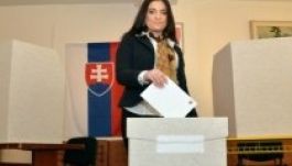Tizennégy jelölt közül választhatnak a szlovák elnökválasztáson