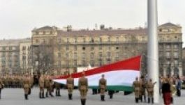 Megkezdődött a Kossuth téren a március 15-i ünnepség