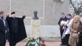 Szülőhelyén avattak szobrot a '48-as mártír jegyzőnek